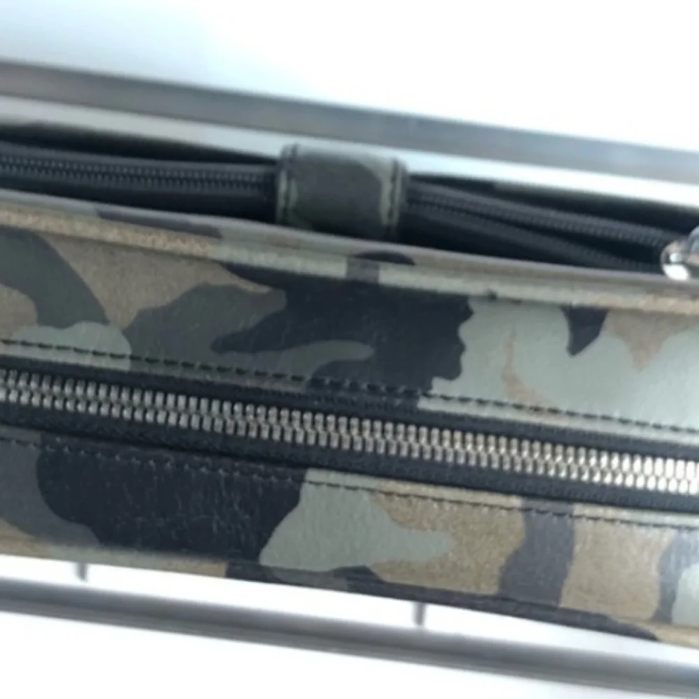G.I.L.I Leather Camo Crossbody w/ Slim Metallic Wallet - Picture 10 of 12